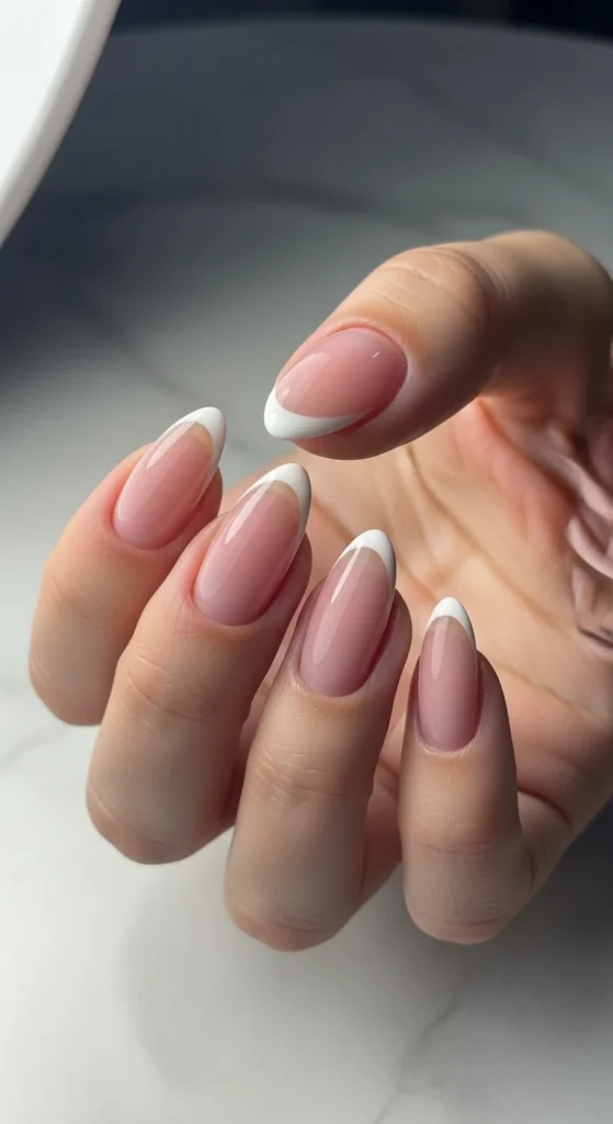 The Classic French Tip (But Make It Thin)